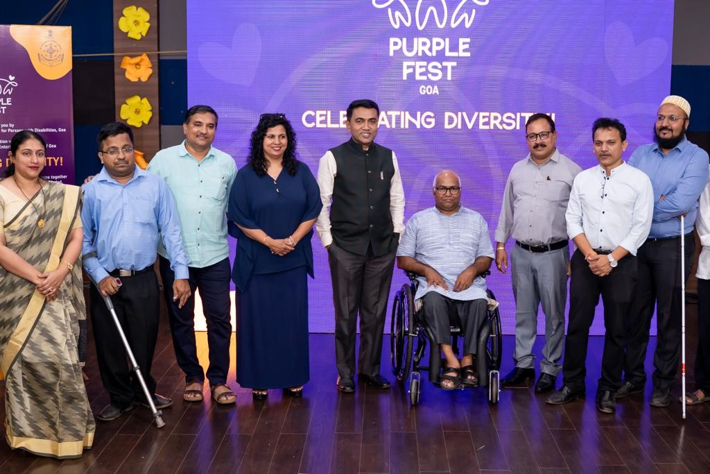Photo of Honourable Chief Minister of Goa with Guests and Dignitaries.